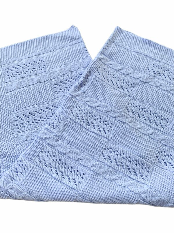 Patura crosetata albastra