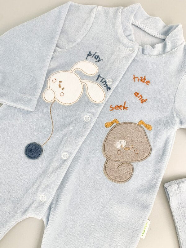 Salopeta albastra pufoasa baiat cu catelus si iepuras