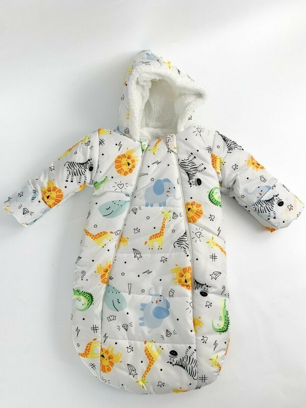 Salopeta iarna fetita alba