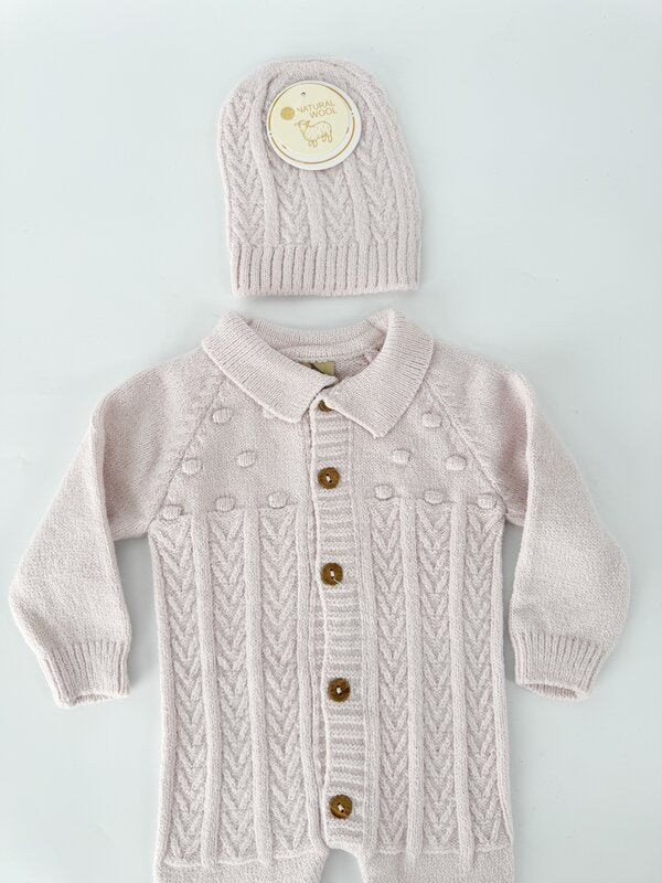 Salopeta  tricotata fetita roz cu caciulita