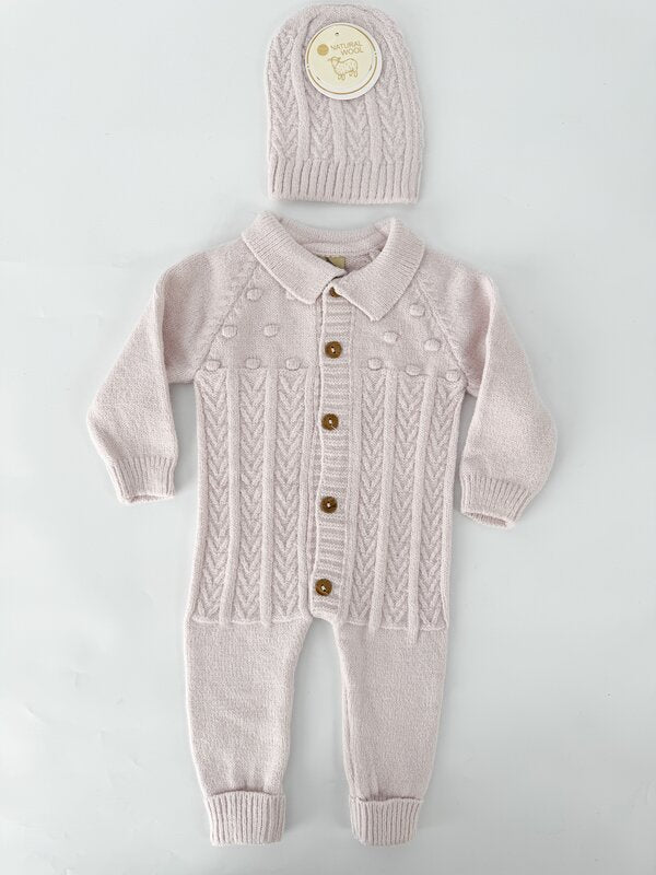 Salopeta  tricotata fetita roz cu caciulita