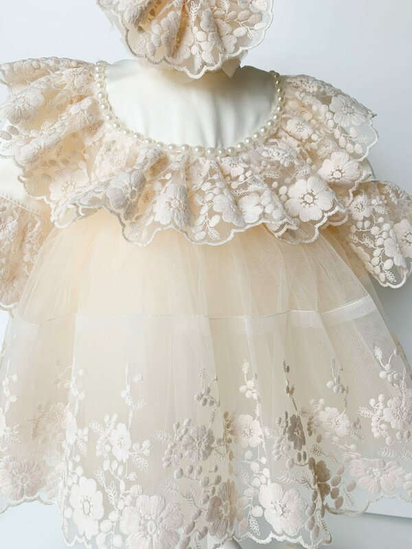 Set pentru botez fetita, rochie cu dantela Aimee,lumanare ceara naturala,trusou