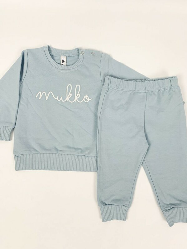 Trening albastru deschis baiat