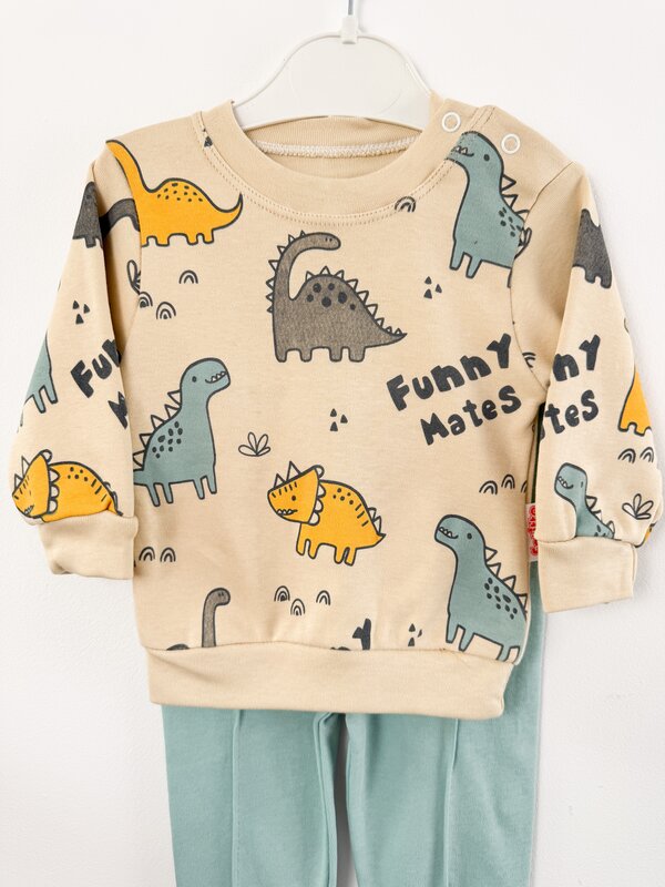 Trening baiat cu dinozauri