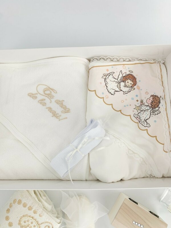 Trusou baiat auriu cu ingerasi