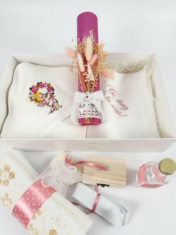 Trusou fetita cu ingeras si lumanare roz din ceara naturala