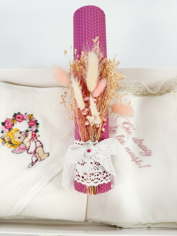 Trusou fetita cu ingeras si lumanare roz din ceara naturala