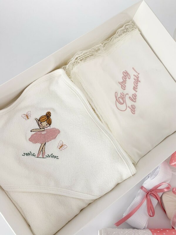 Trusou fetita roz cu fetita dansatoare si lumanare din ceara naturala