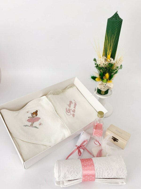 Trusou fetita cu balerina si lumanare verde din ceara naturala