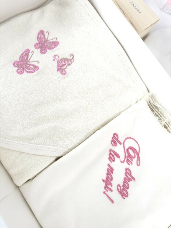 Trusou fetita roz cu fluturasi