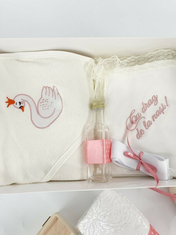 Trusou fetita roz cu lebada