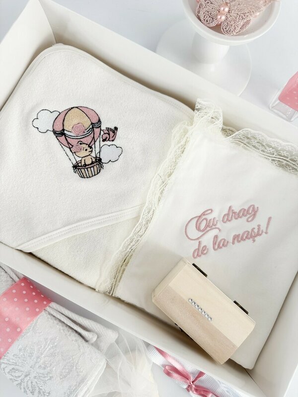 Trusou fetita roz cu ursulet in balon